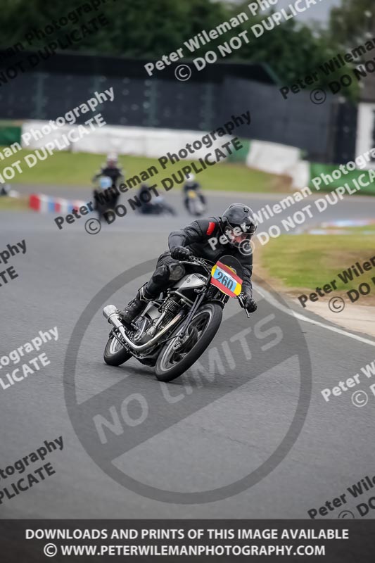 Vintage motorcycle club;eventdigitalimages;mallory park;mallory park trackday photographs;no limits trackdays;peter wileman photography;trackday digital images;trackday photos;vmcc festival 1000 bikes photographs